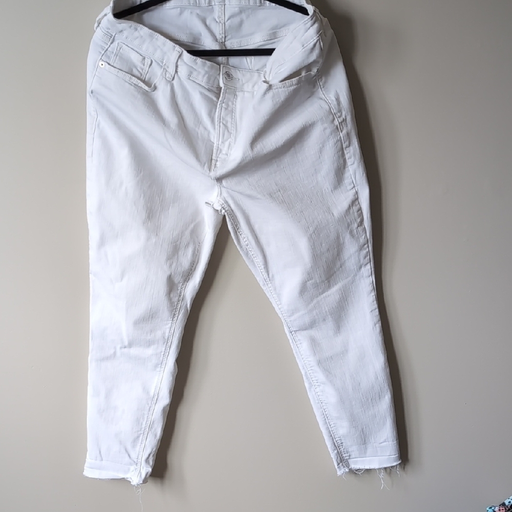Old Navy White Ankle Cropped Jeans